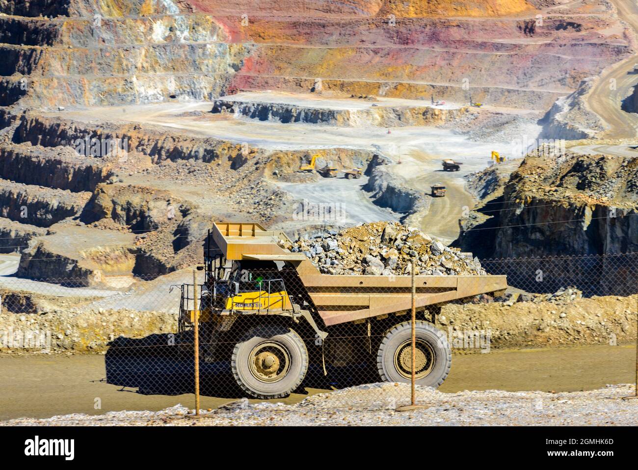 MINAS DE RIOTINTO, ESPAGNE - 6 AOÛT 2021 : camion-benne Kampus dans une mine de cuivre Banque D'Images