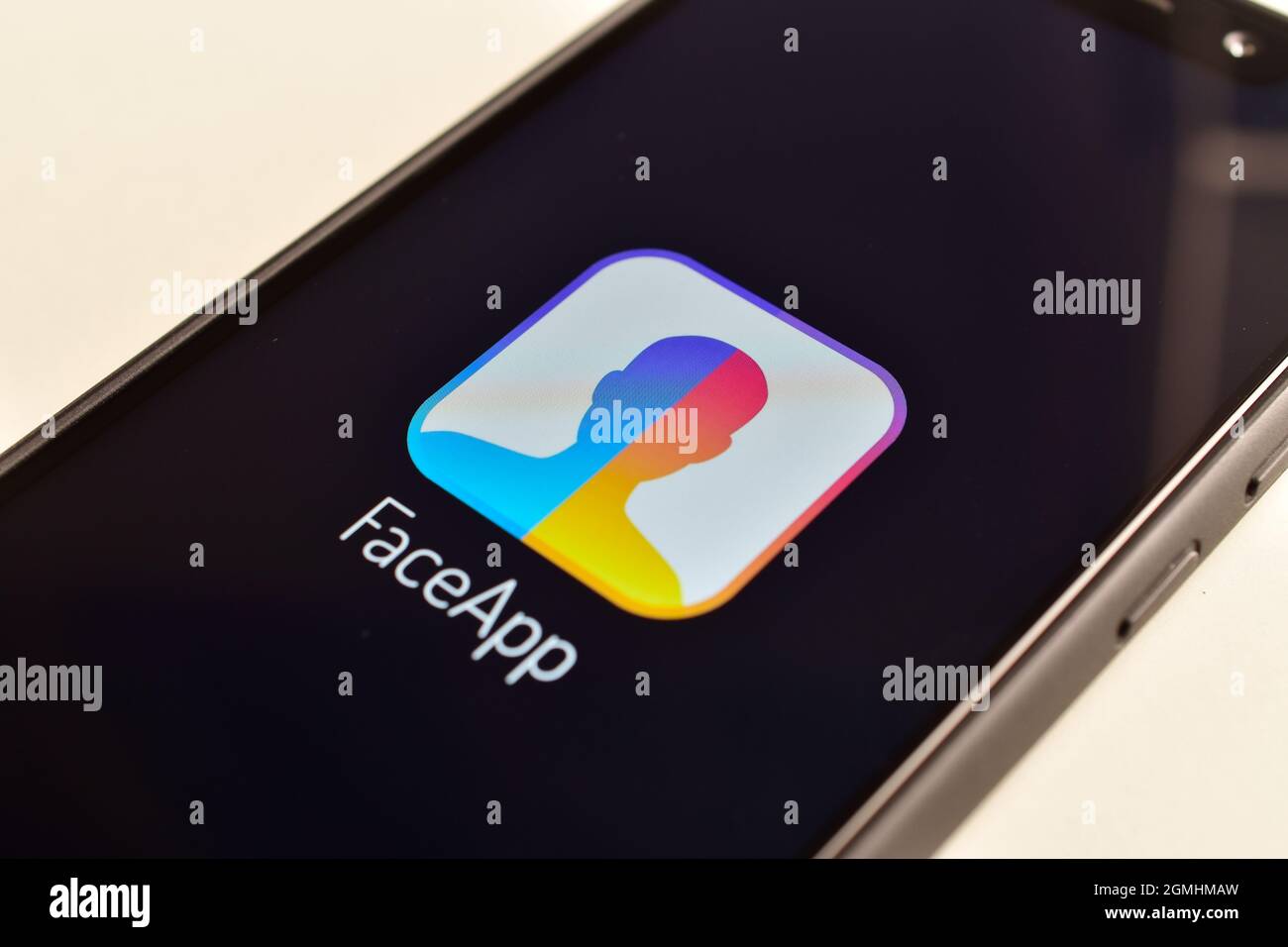 New Delhi, Inde, 8 janvier 2020 :- logo de Faceapp sur smartphone Banque D'Images