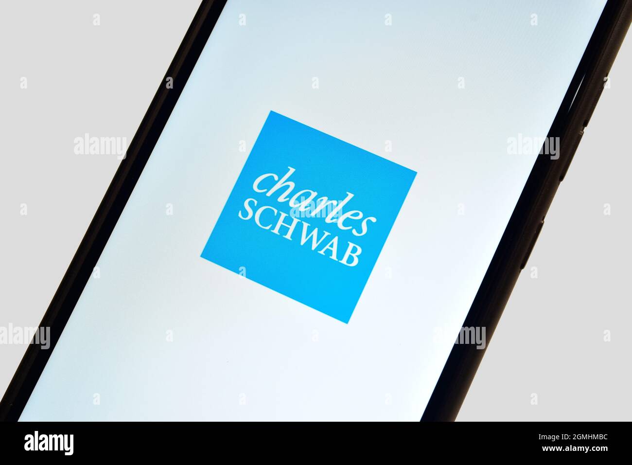 New Delhi, Inde, 8 janvier 2020 :- logo Charles Schwab sur smartphone Banque D'Images