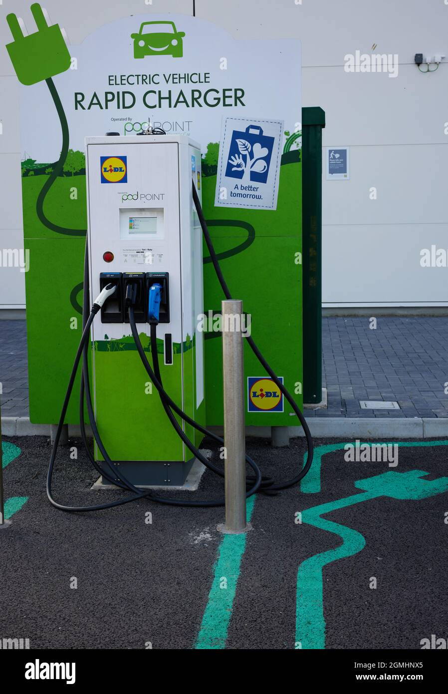 Station de charge électrique fournie par Lidl UK. Banque D'Images