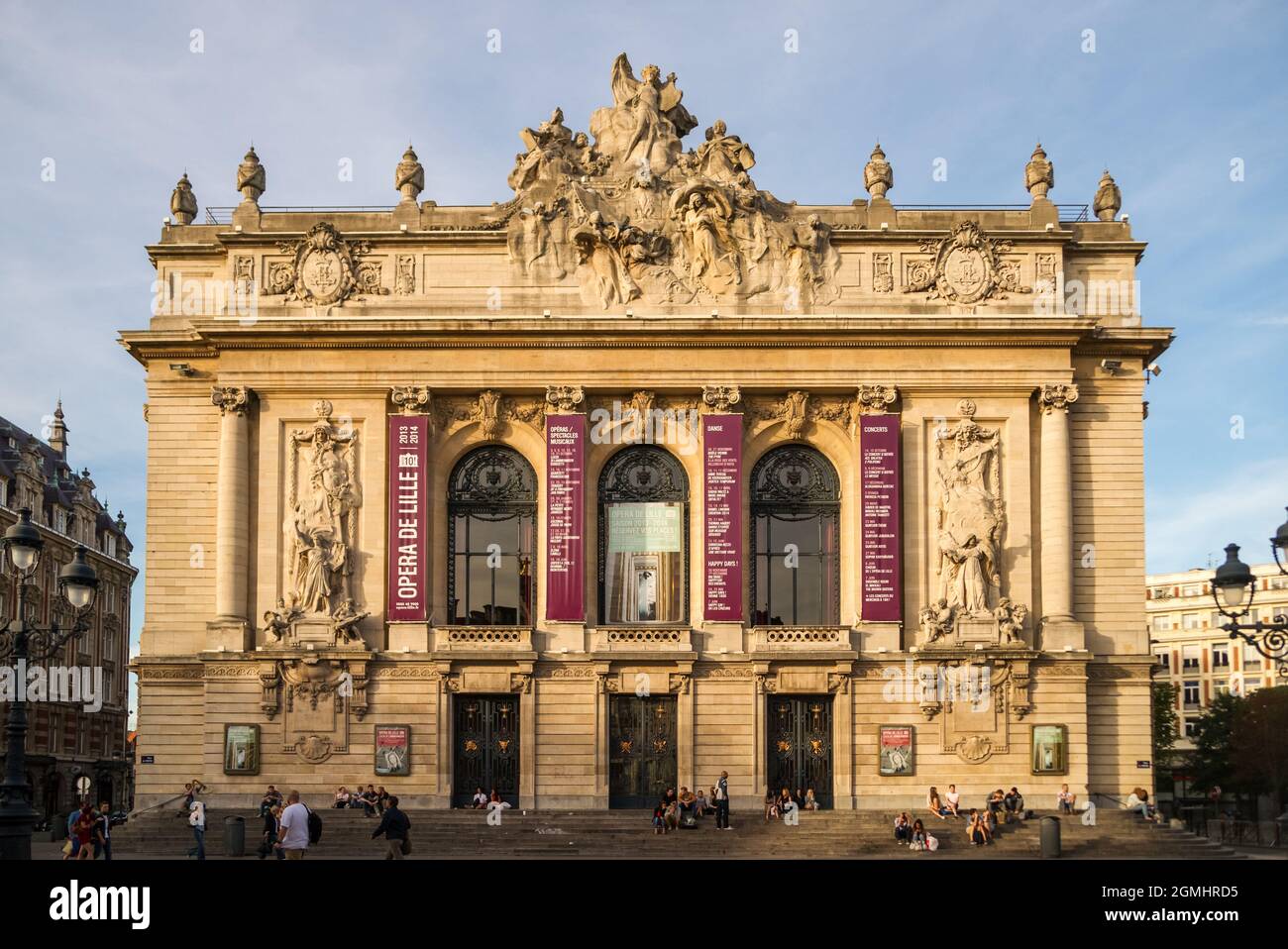 LILLE, FRANCE - 2 SEPTEMBRE : vue sur l'impressionnant Opéra de Lille, l'un des points de repère de la ville au coucher du soleil. 2 septembre 2013 à Lille, France Banque D'Images