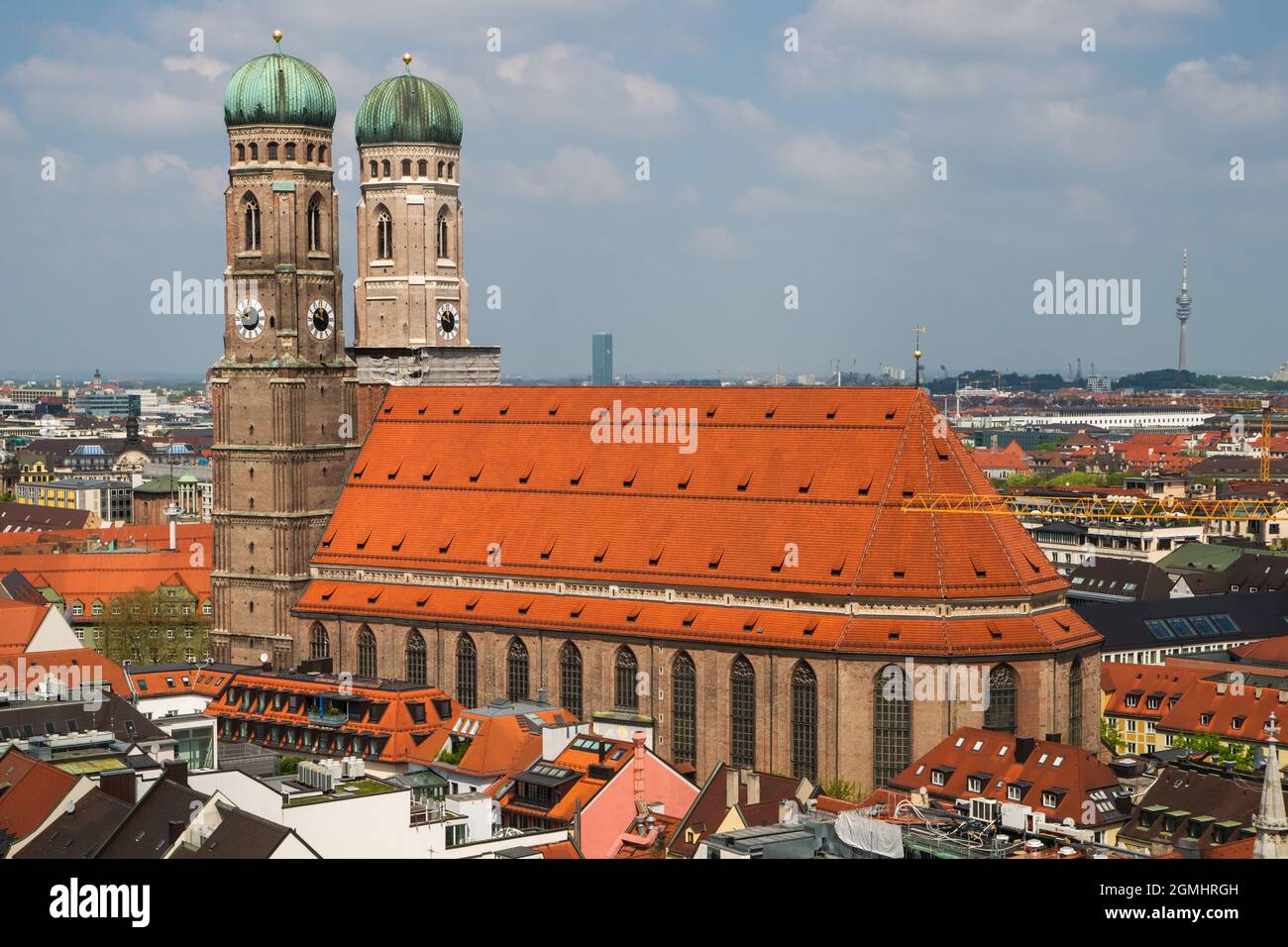 Vue sur la cathédrale gothique tardive de notre chère Dame (Frauenkirche) à Munich Banque D'Images