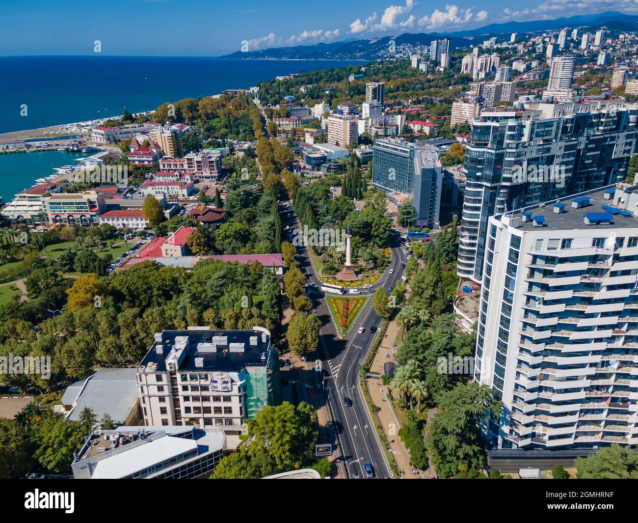 Sotchi, Russie - 13 septembre 2021 : photographie aérienne. La ville balnéaire de Sotchi. Banque D'Images