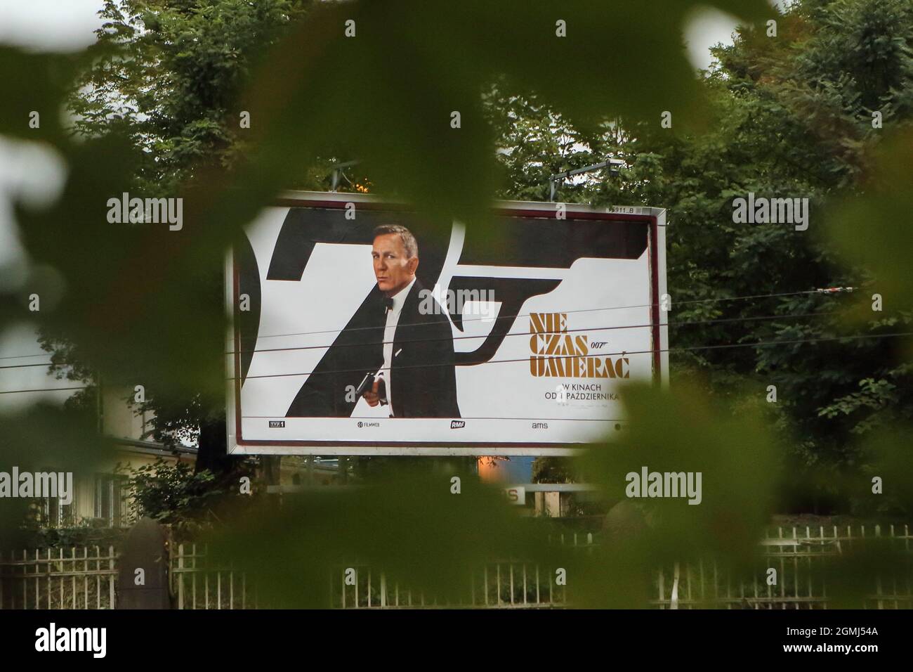 Wroclaw, Pologne. 19 septembre 2021. Le nouveau film de James Bond 'No Time to Die' (connu en Pologne sous le nom de 'Nie ccas umierac') affiche à Wroclaw, en Pologne, le 19 septembre 2021. Credit: Piotr Zajac/Alay Live News Banque D'Images