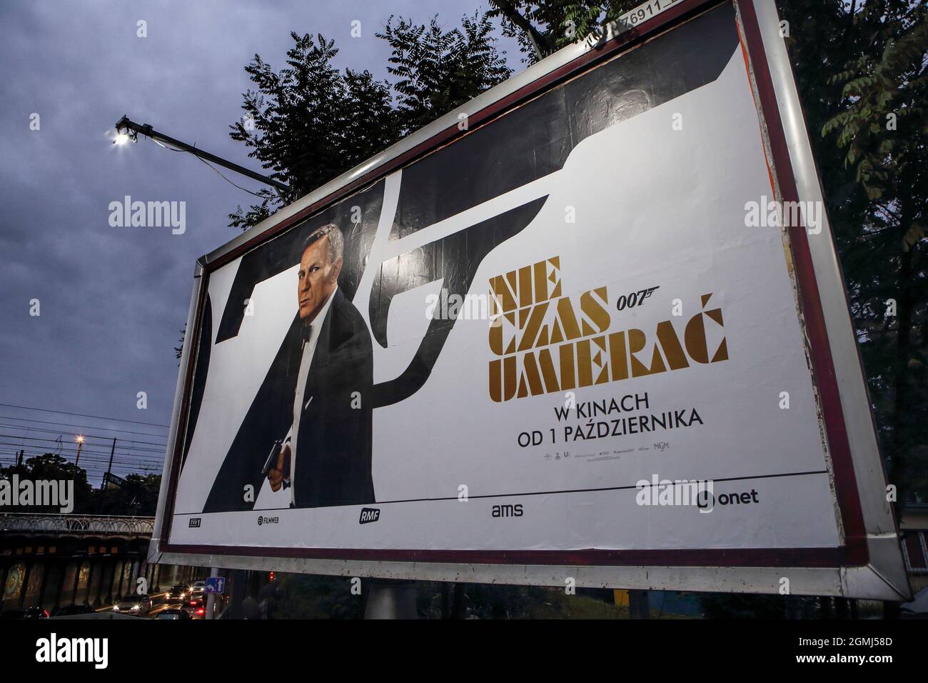 Wroclaw, Pologne. 19 septembre 2021. Le nouveau film de James Bond 'No Time to Die' (connu en Pologne sous le nom de 'Nie ccas umierac') affiche à Wroclaw, en Pologne, le 19 septembre 2021. Credit: Piotr Zajac/Alay Live News Banque D'Images