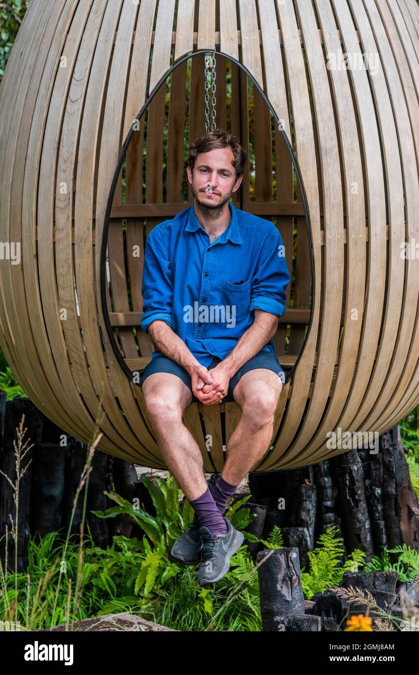 Londres, Royaume-Uni. 19 septembre 2021. Le jardin biologique de Yeo Valley, conçu par Tom Massey (en photo), soutenu par Sarah Mead - préparation finale pour le salon des fleurs de Chelsea 2021. Le spectacle a été annulé l'année dernière en raison de l'éclusage du coronavirus. Crédit : Guy Bell/Alay Live News Banque D'Images