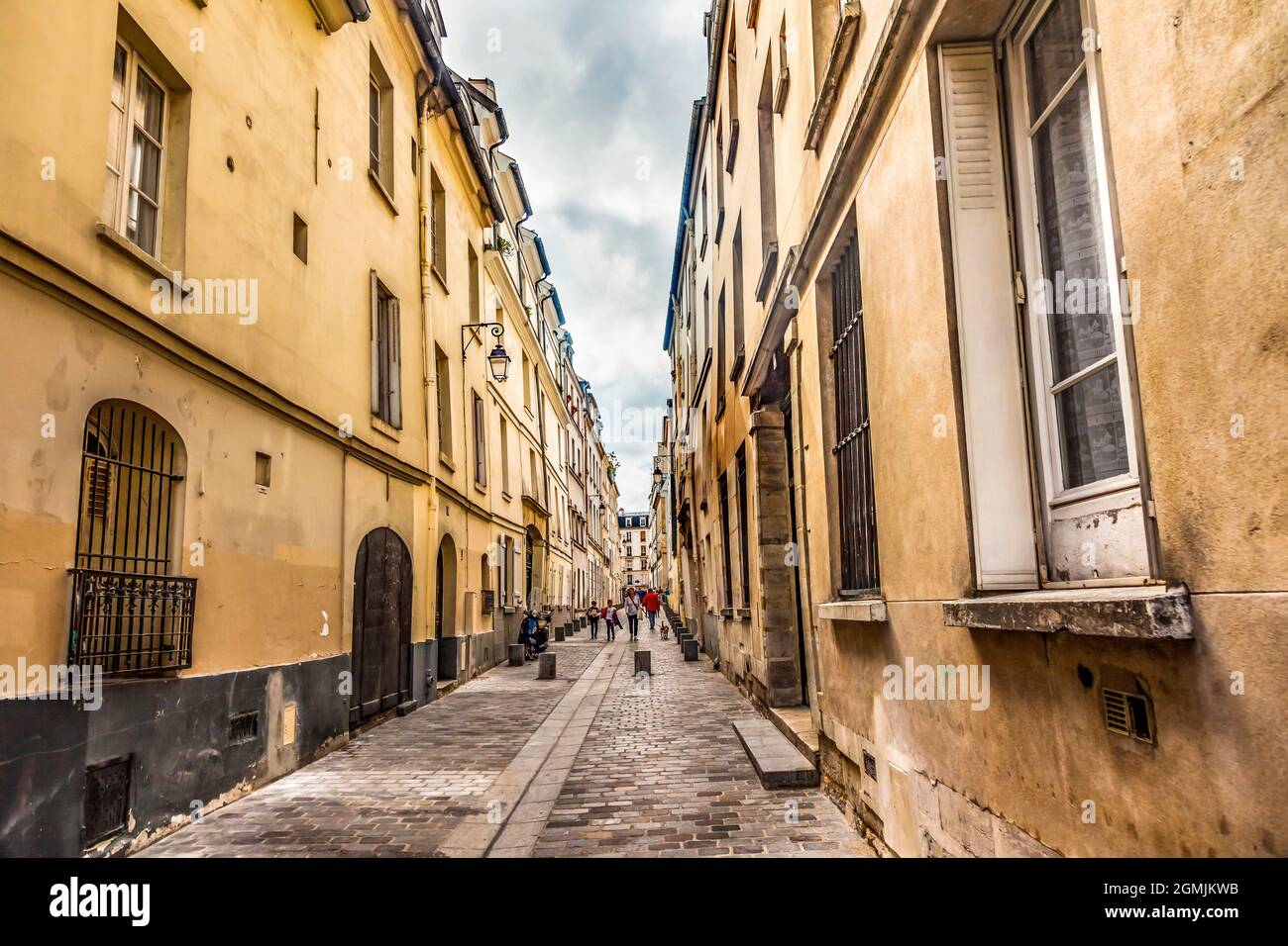 Ville typique rue Cityscape 5ème quartier près de Benjamin Fondane place Paris France Banque D'Images