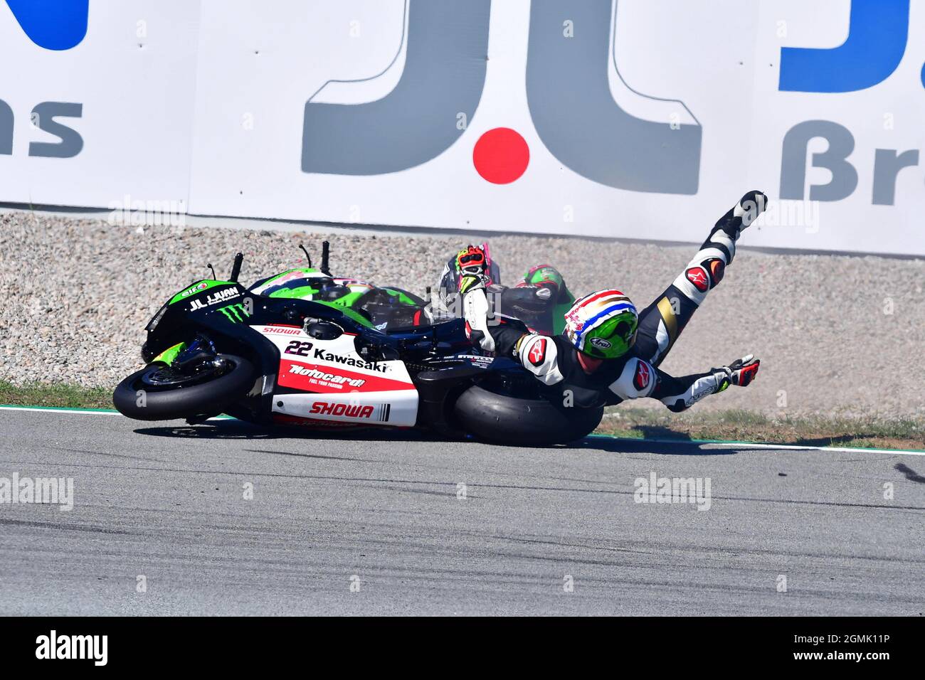 Circuit de Barcelone-Catalunya, Barcelone, Espagne, 19 septembre 2021, Accident entre Alex Lowes (22) e Lachlan Epire (83) pendant HYUNDAI N CATALUNYA RONDE FIM Superbike World Championship 2021 - Race2 - World Superbike - SBK Banque D'Images