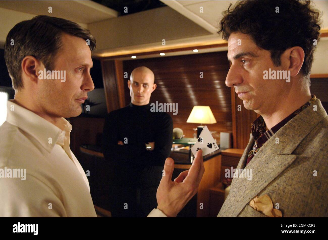 MADS MIKKELSEN, CLEMENS SCHICK, SIMON ABKARIAN, CASINO ROYALE, 2006, ©UNITED ARTISTS/COLUMBIA IMAGES Banque D'Images