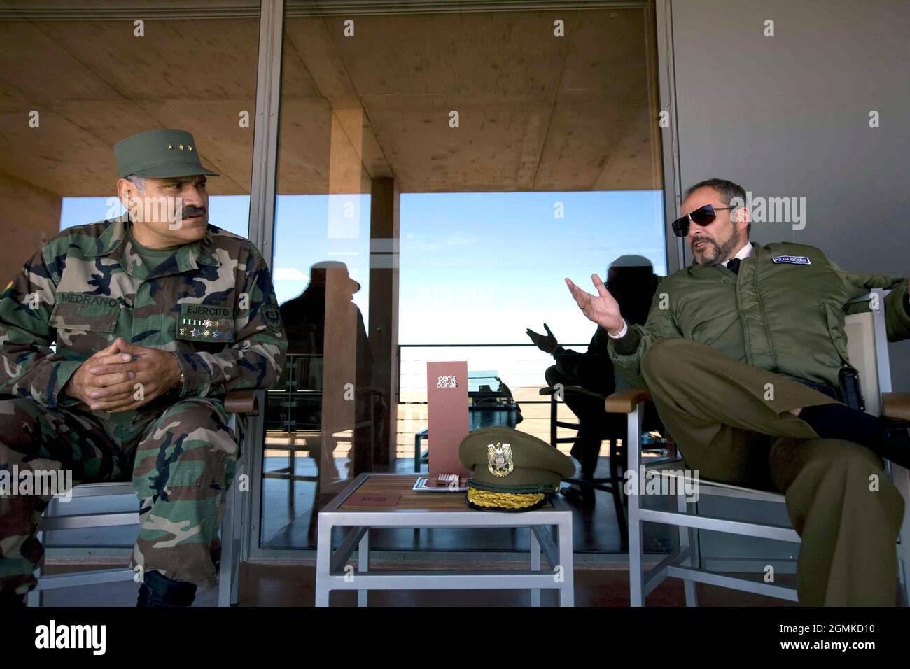 JOAQUIN COSIO, FERNANDO GUILLEN-CUERVO, QUANTUM DE SOLACE, 2008, ©MGM Banque D'Images