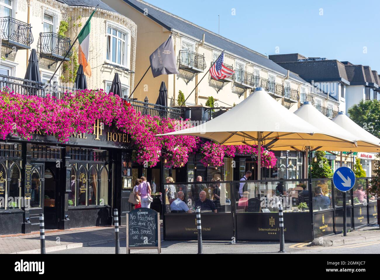 International Hotel & Hannigan's Restaurant Terrace, New Street, Killarney (Cill Airne), County Kerry, République d'Irlande Banque D'Images