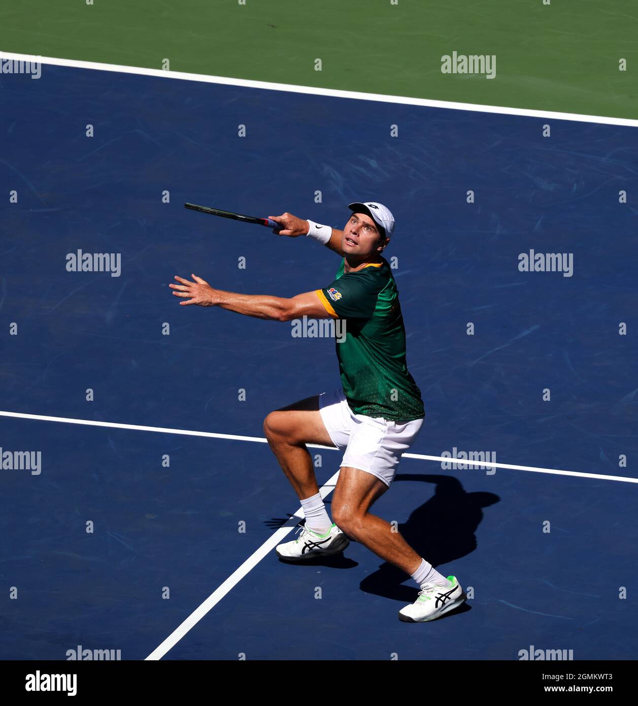 New York, États-Unis. 19 septembre 2021. Ruan Roelofse en action aujourd'hui contre Dimitri Badra du Venezuela dans le premier match de la coupe Davis du Groupe II du monde entre les deux nations au club de tennis West Side à Forest Hills New York. Roelofse remporte le match 6-4, 7-6, et l'Afrique du Sud prend la série. Crédit : Adam Stoltman/Alamy Live News Banque D'Images