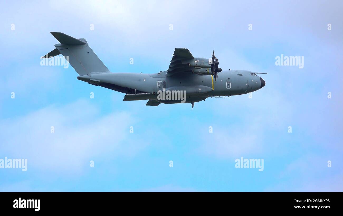 ZM401 RAF Royal Air Force Airbus A400M Atlas avion de cargaison militaire sur un bas-niveau de parachute de cargaison qui a surpassé Wiltshire Royaume-Uni Banque D'Images