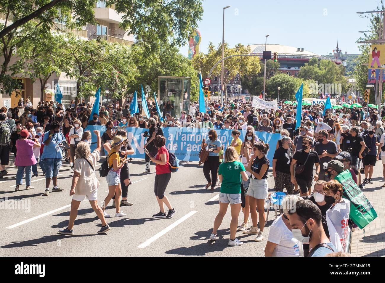 Barcelone, Catalogne, Espagne. 19 septembre 2021. Des manifestants sont vus pendant la manifestation.plusieurs plates-formes et organisations environnementales manifestent ce dimanche à Barcelone contre l'expansion de l'aéroport, Josep Tarradellas Barcelona ''“ aéroport El Prat, le projet affecterait la zone du delta de Llobregat, une zone protégée. Pour le moment, le projet a été garé par le gouvernement espagnol en raison du manque de soutien de la Generalitat de Catalogne. (Image de crédit : © Thiago Prudencio/DAX via ZUMA Press Wire) Banque D'Images