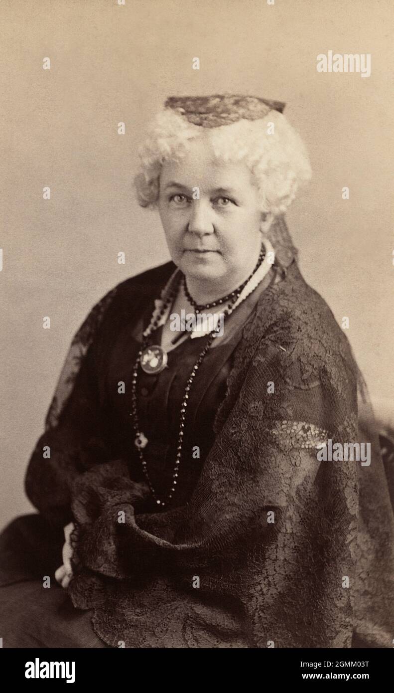 Elizabeth Cady Stanton (1815-1902), écrivain et militante américaine, une dirigeante du mouvement des femmes des États-Unis, Portrait en demi-longueur, Napoléon Sarony, 1870 Banque D'Images