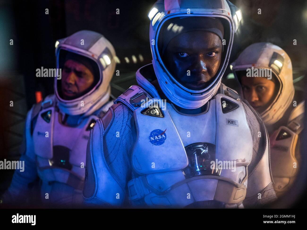 DATE DE SORTIE: 13 avril 2018 TITRE: The Cloverfield Paradox STUDIO: Netflix DIRECTEUR: Julius Onah PLOT: Orbitant une planète au bord de la guerre, les scientifiques testent un dispositif pour résoudre une crise énergétique, et finissent face à face avec une sombre réalité alternative. AVEC: Gugu Mbatha-Raw, David Oyelowo, Daniel Bruhl. (Image de crédit : © Netflix/Entertainment Pictures) Banque D'Images