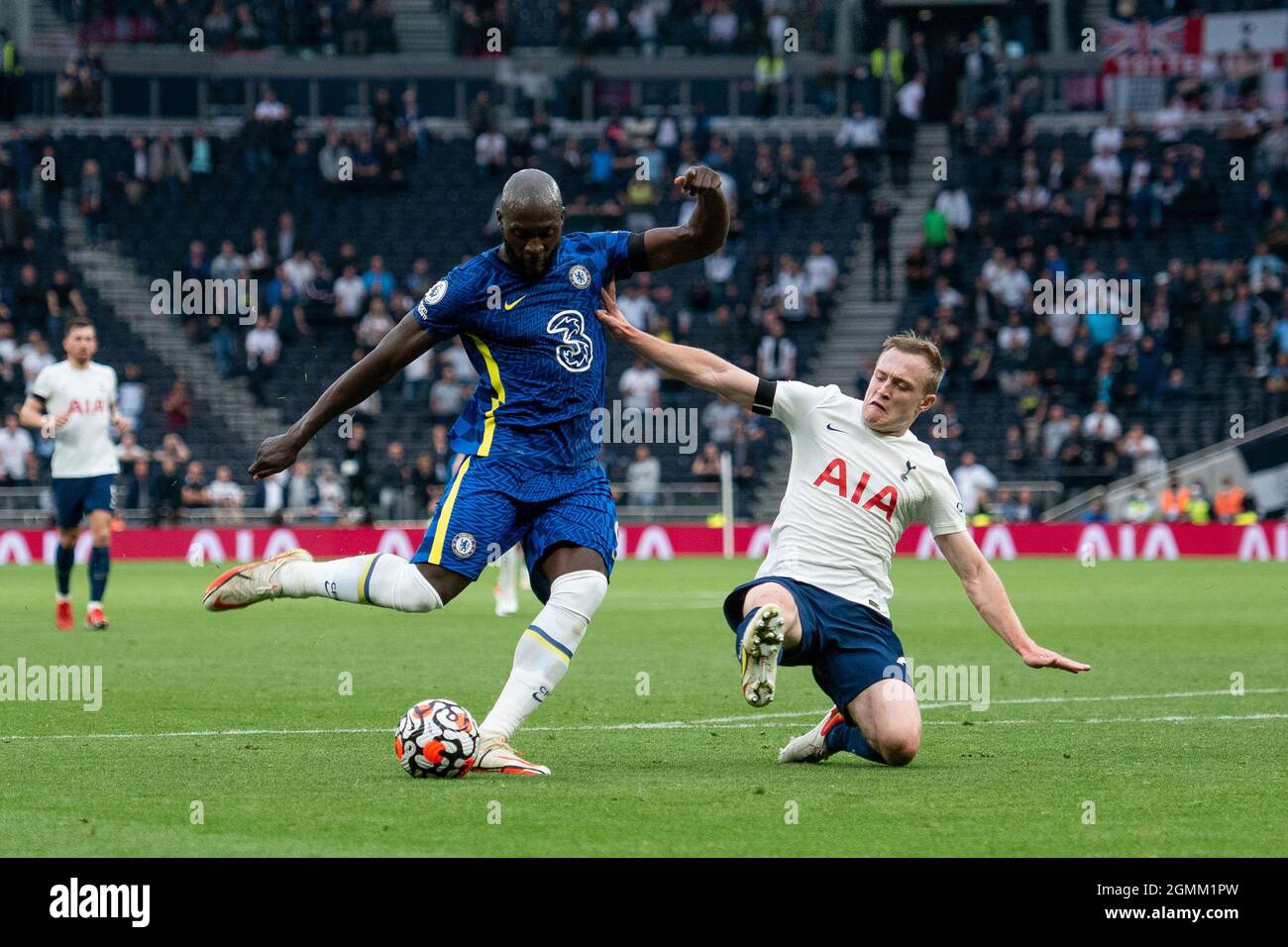 Romelu Lukaku de Chelsea et Skipp de Spurs lors du match de la Premier League entre Tottenham Hotspur et Chelsea au stade Tottenham Hotspur en septembre Banque D'Images