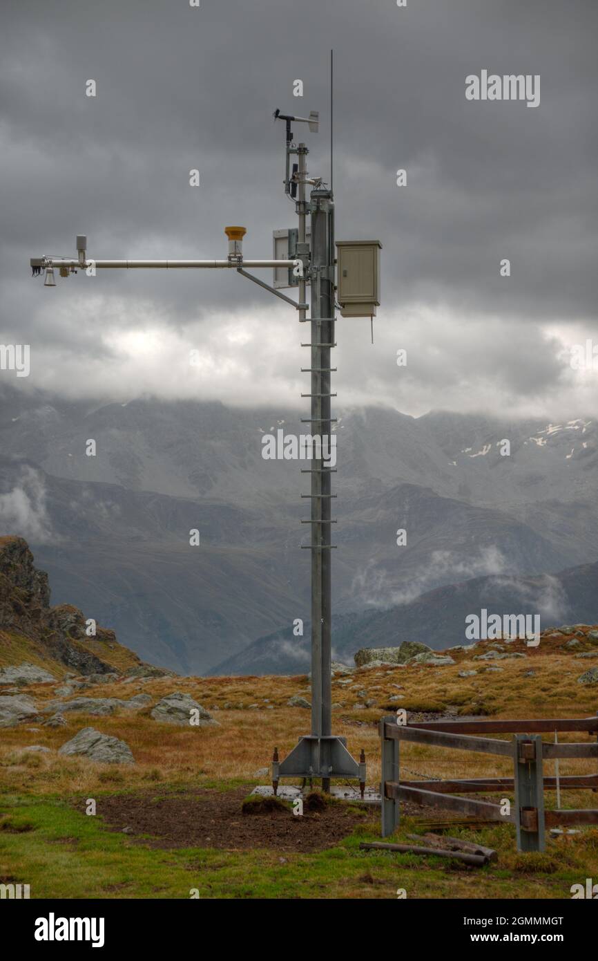 Station météorologique dans les alpes suisses Banque D'Images
