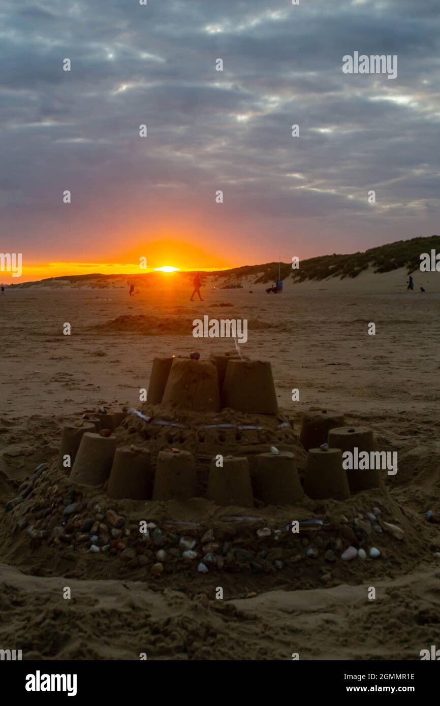 SABLE DE CAMBER, ANGLETERRE - 18 septembre 2021 : photo de la plage de Camber Sands au coucher du soleil Banque D'Images