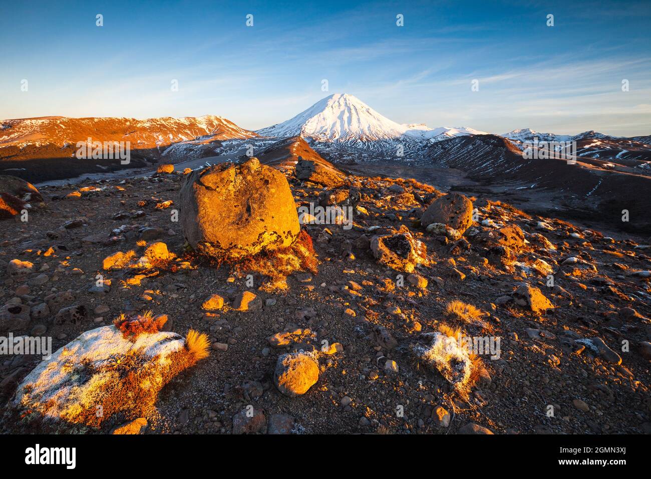 Mont Ngauruhoe au petit matin, circuit nord de Tongariro, parc national de Tongariro Banque D'Images