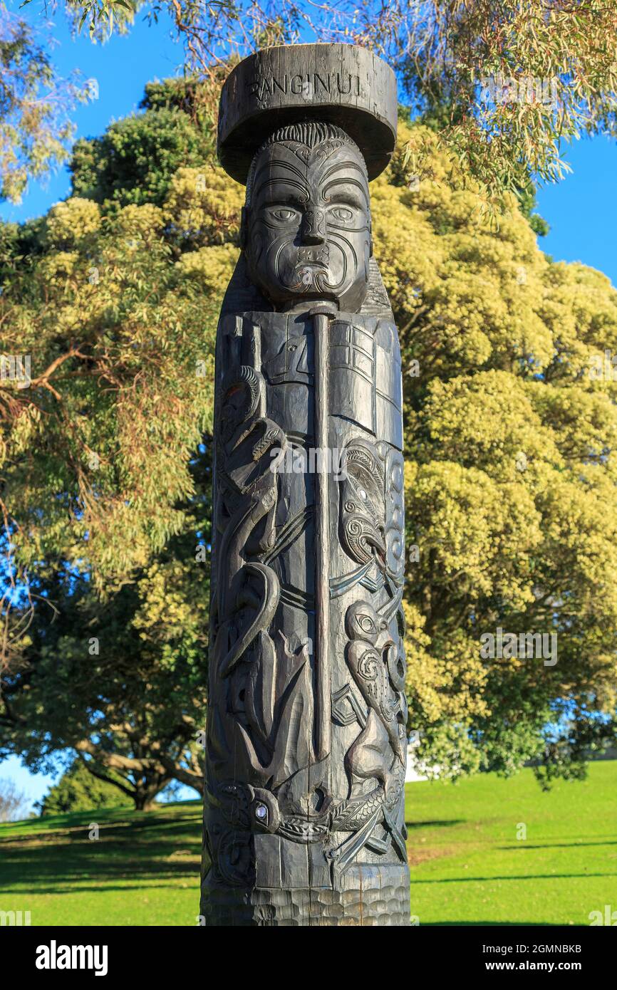 Un pou maori (poste sculpté) à Gate Pa, Tauranga, NouvelleZélande