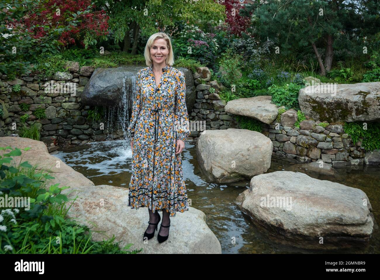 Londres, Royaume-Uni. 20 septembre 2021. L'actrice Sally Phillips à la Bible Society: The Psaume 23 Garden, par Sarah Eberle, au RHS Chelsea Flower Show. Annulée en raison des préoccupations de Covid-19 l'année dernière, c'est la première fois que le spectacle a lieu en septembre (habituellement mai). Le spectacle se déroule jusqu'au 26 septembre au Royal Hospital Chelsea. Credit: Stephen Chung / Alamy Live News Banque D'Images