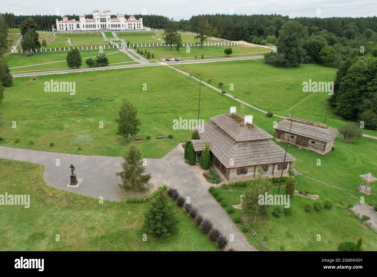 Le musée Kostyushko et le palais de Pusslovskikh en Biélorussie vue aérienne sur les drones Banque D'Images