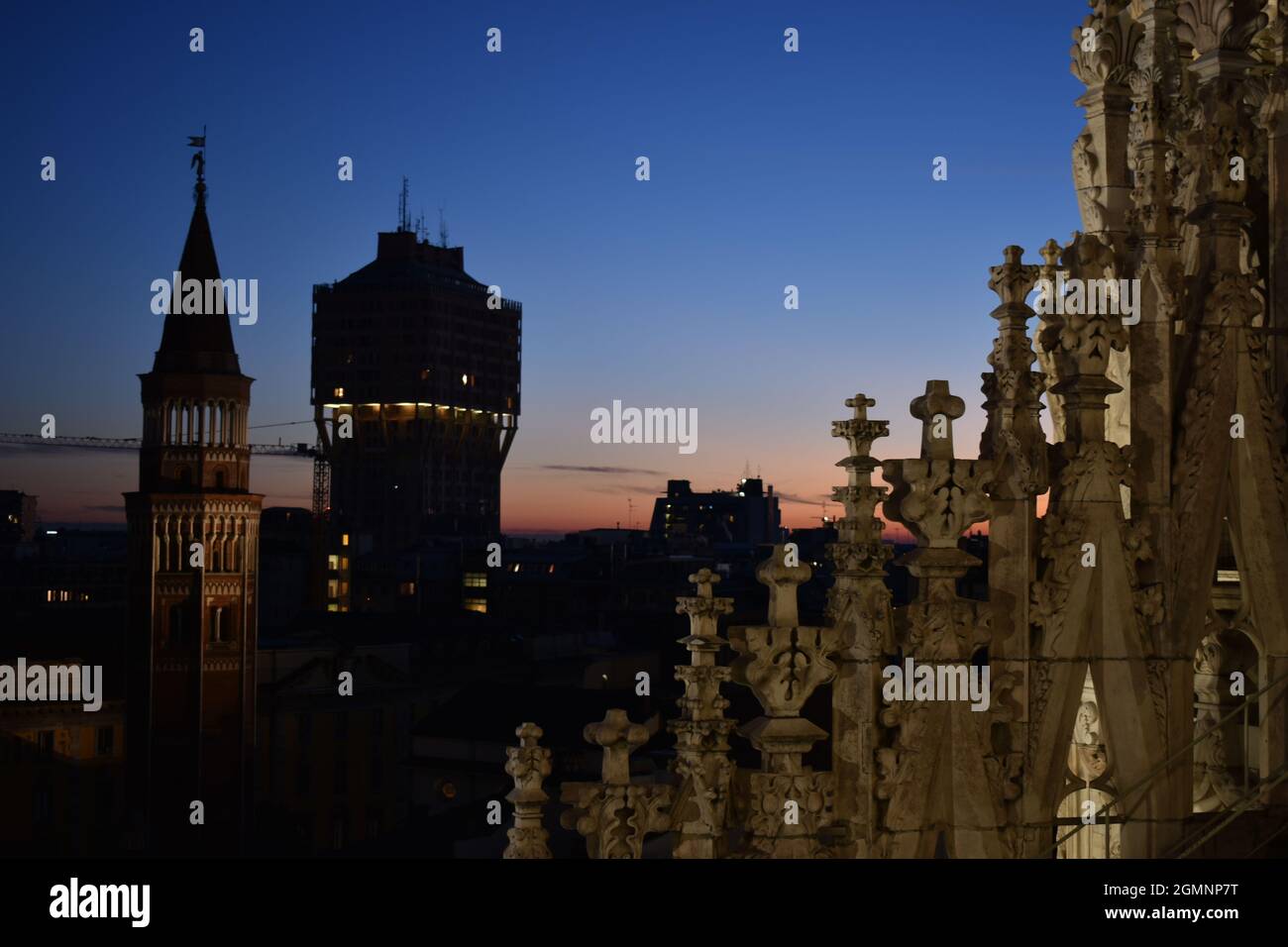 Vue sur la tour depuis le toit du Duomo di Milano Banque D'Images
