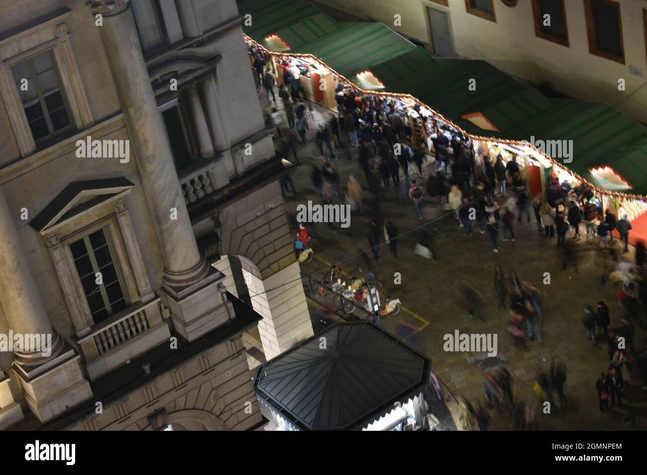 Vue sur les personnes depuis le toit du Duomo di Milano Banque D'Images
