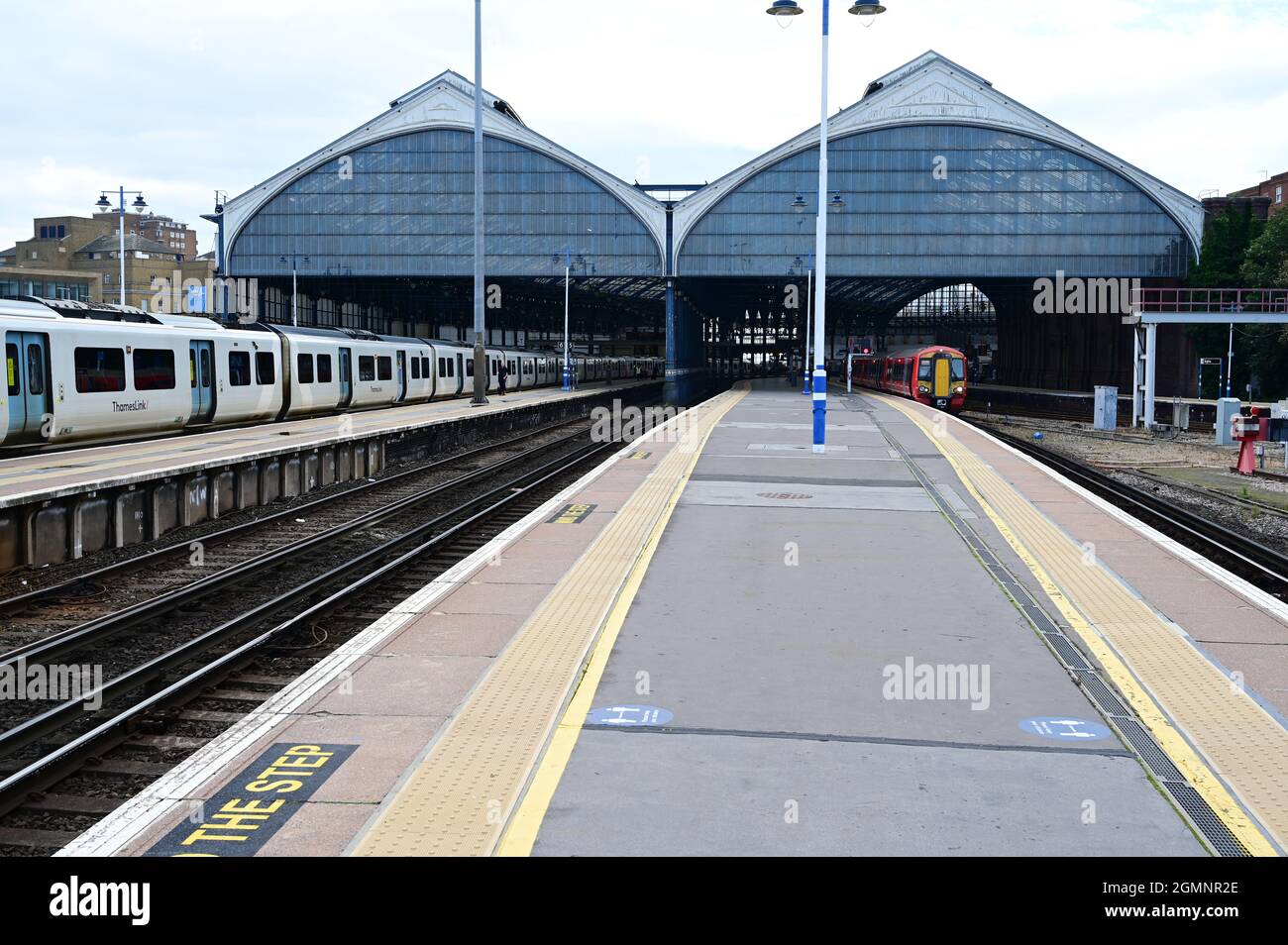 Classe 700 à la gare de Brighton. Banque D'Images