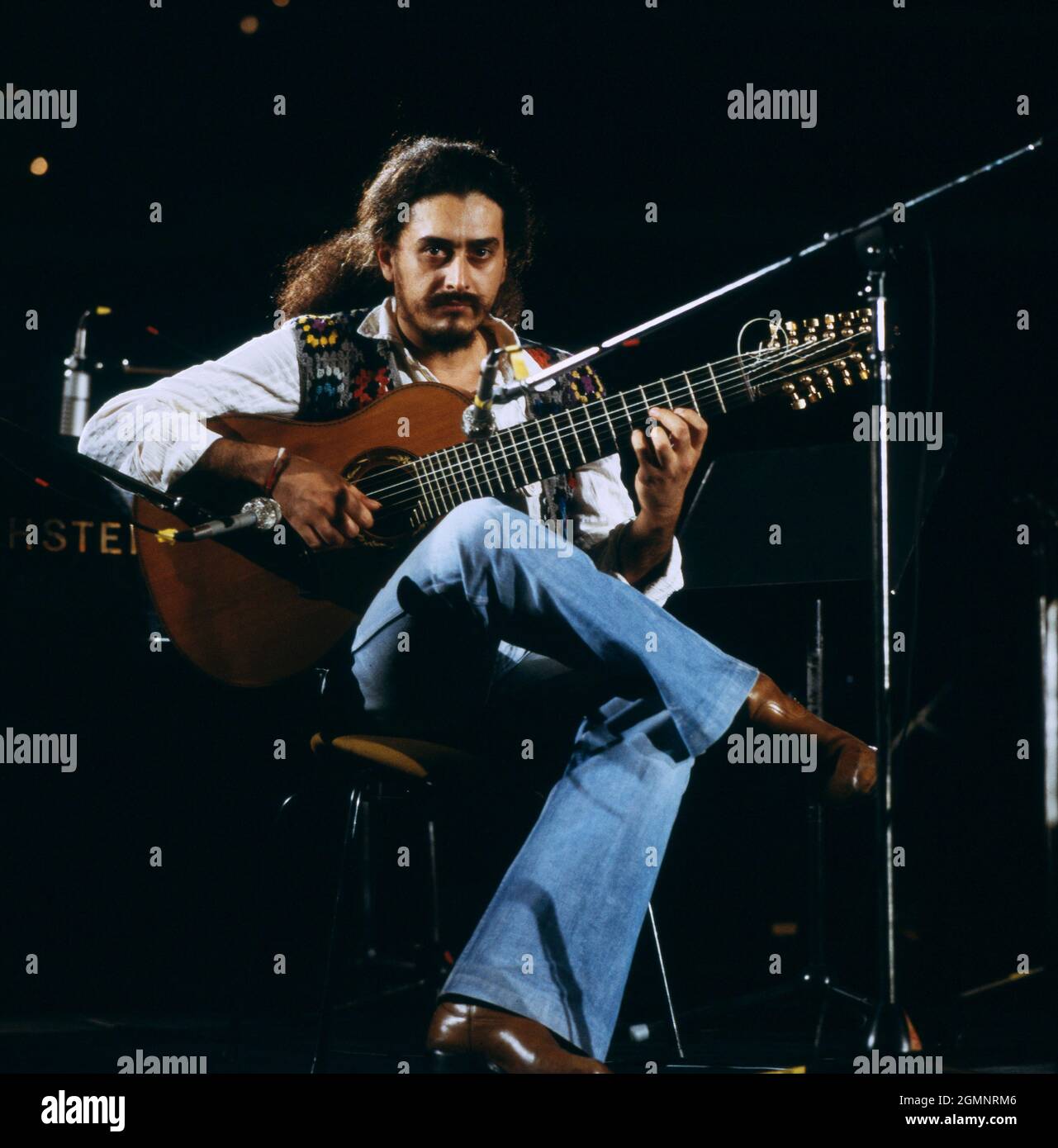 Guitariste brésilien Banque de photographies et d'images à haute résolution  - Alamy