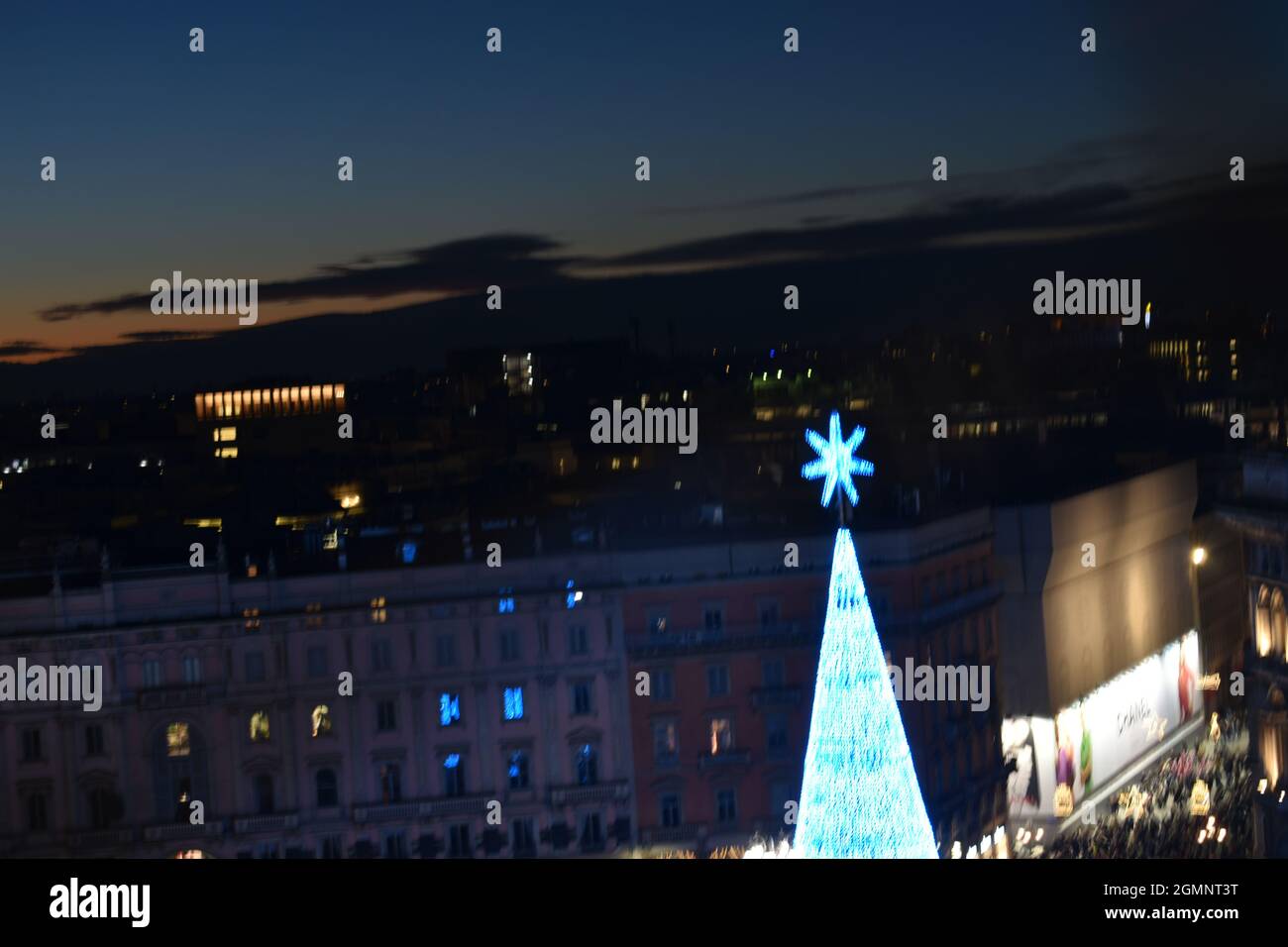 Arbre de Noël vu d'en haut sur Duomo di Milano Banque D'Images