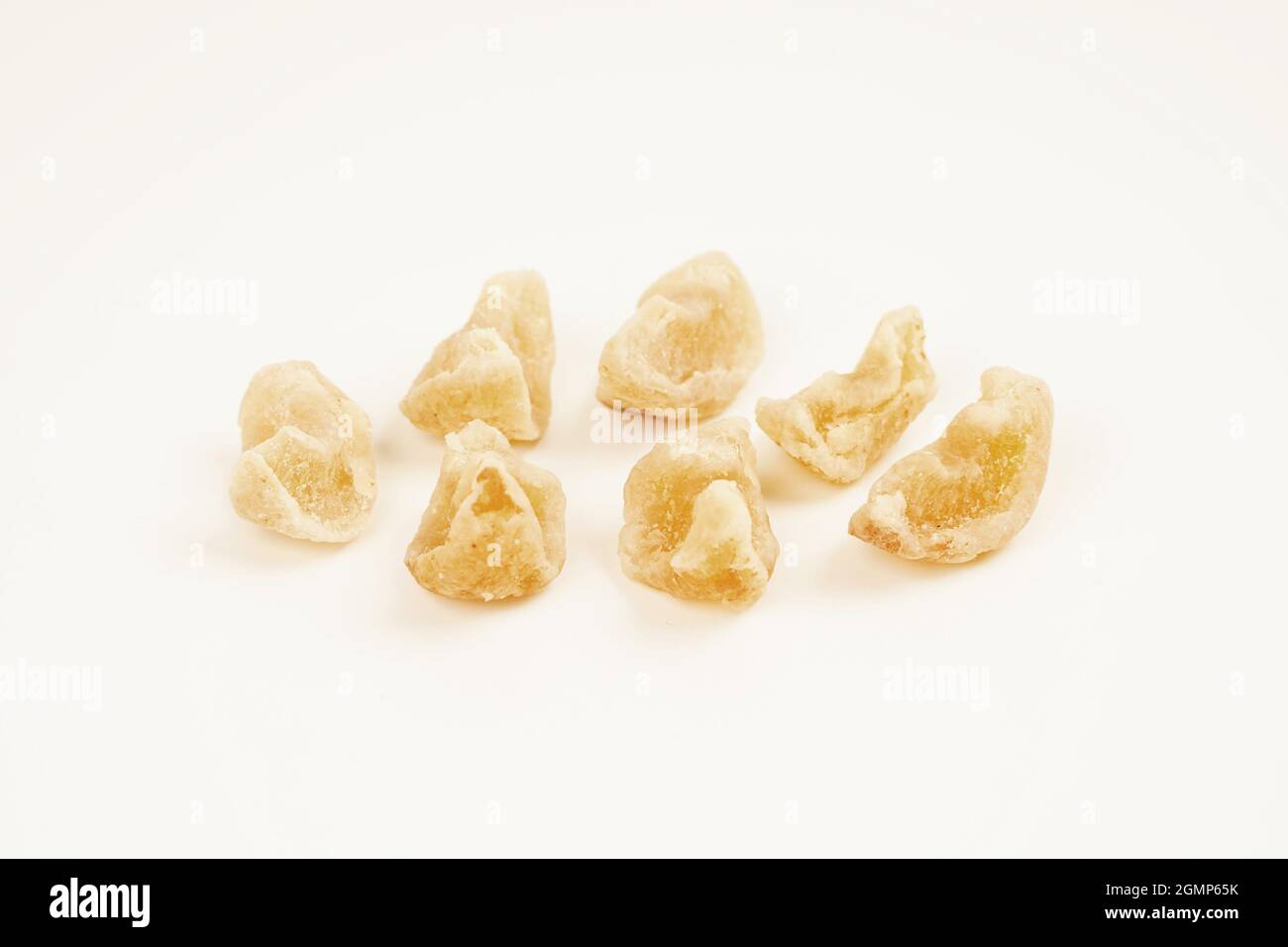 Alma Candy sur fond blanc, source naturelle de vitamine C. Banque D'Images