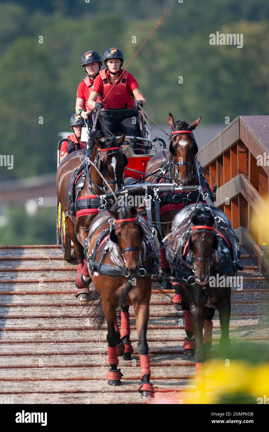 Aix-la-Chapelle, Allemagne. 18 septembre 2021. Team Mareike HARM (GER), action, sur le pont, conduite, course de quatre chevaux, Marathon test F3: Prix de Schwartz GmbH, le 18 septembre 2021, Festival équestre mondial, CHIO Aachen 2021 du 10 au 19 septembre 2021 à Aix-la-Chapelle/Allemagne; crédit: dpa/Alay Live News Banque D'Images