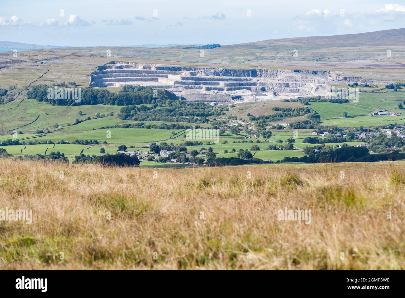 Carrière de Horton-in-Ribblesdale prise de dessous la dernière montée abrupte jusqu'à Pen-y-Gand. Yorkshire Dales Banque D'Images