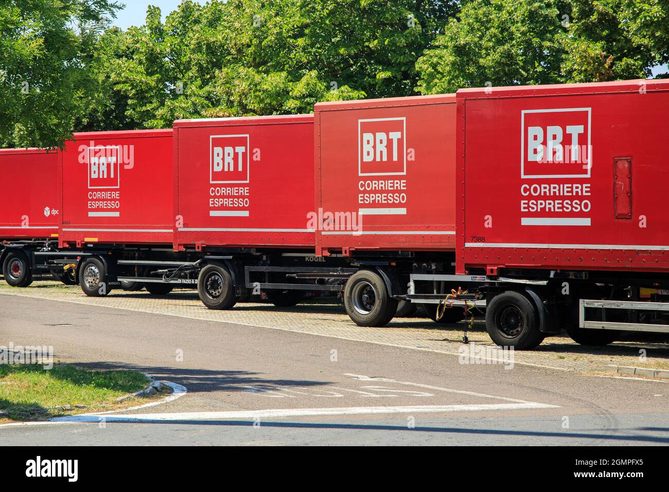 Vue générique du centre logistique BRT à l'intérieur de l'Interporto di Bologna (Bologna Freight Village) Banque D'Images Vue générique du centre logistique BRT à l'intérieur de l'Interporto di Bologna (Bologna Freight Village) Banque D'Images