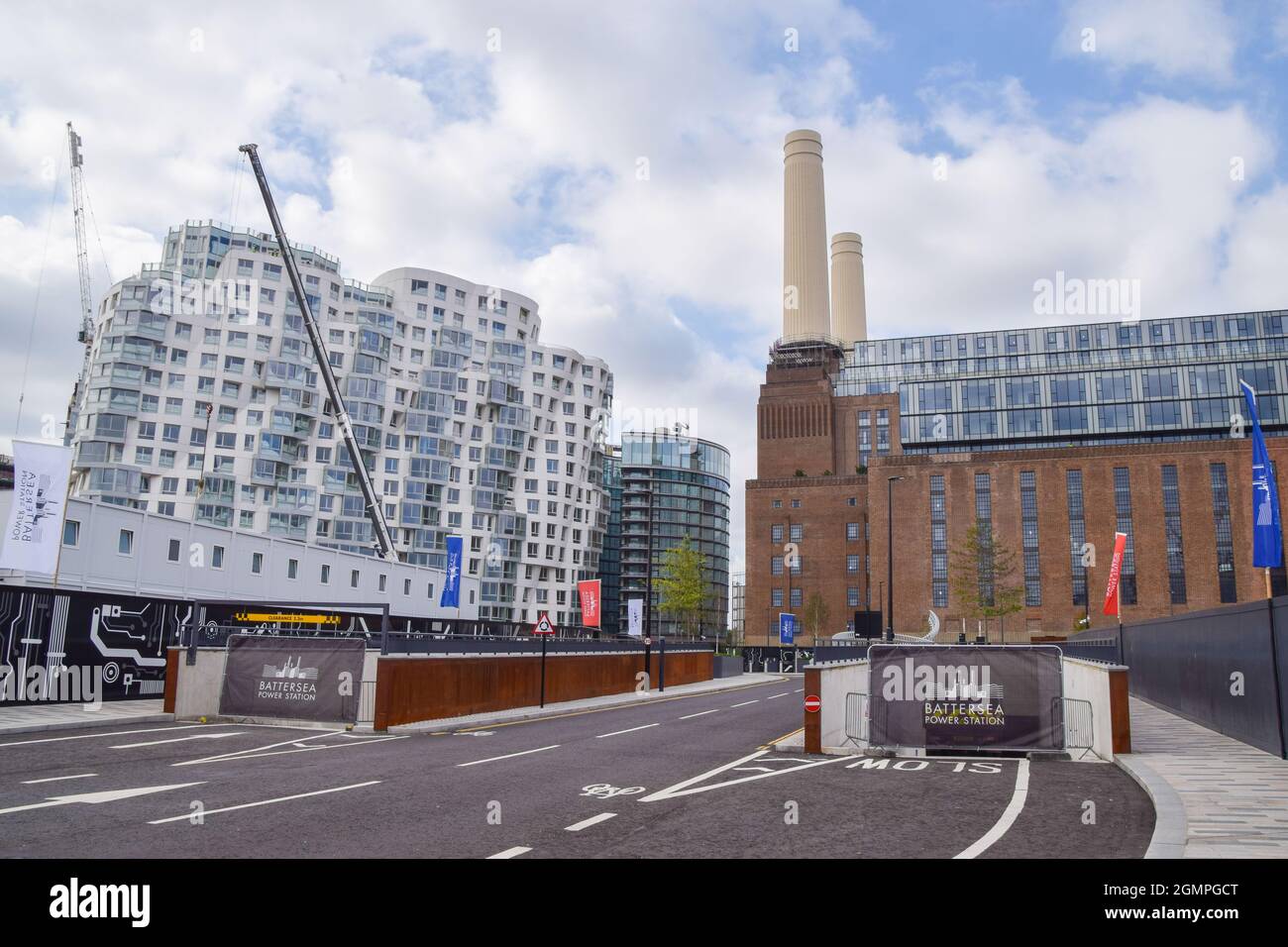 Londres, Royaume-Uni. 20 septembre 2021. Bâtiment New Frank Gehry à côté de la centrale électrique de Battersea. Credit: Vuk Valcic / Alamy Live News Banque D'Images