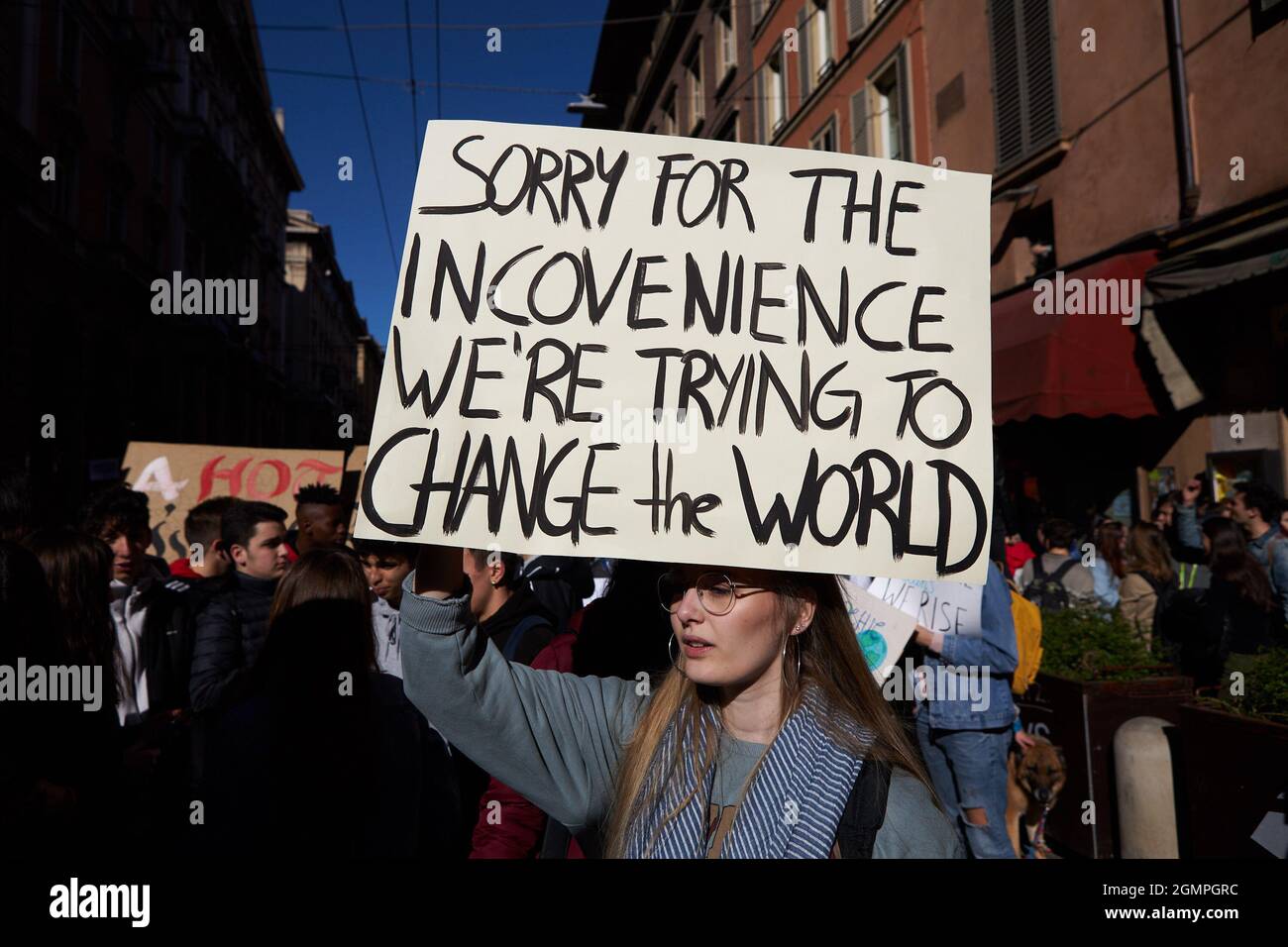 Bologne, Italie. 15 mars 2019. Plus de 10,000 écoliers et d'autres activistes protestent à Bologne pour une action sur le changement climatique avec une marche le long du Banque D'Images