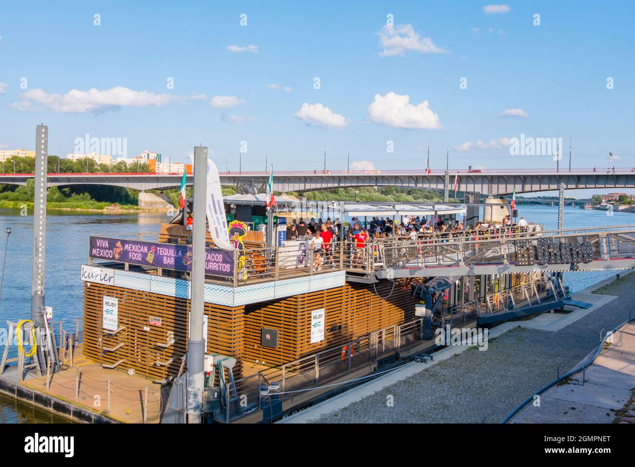 Bateau-restaurant, Bulwar Karskiego, Wisła Bulwary, promenades au bord de la rivière, Varsovie, Pologne Banque D'Images