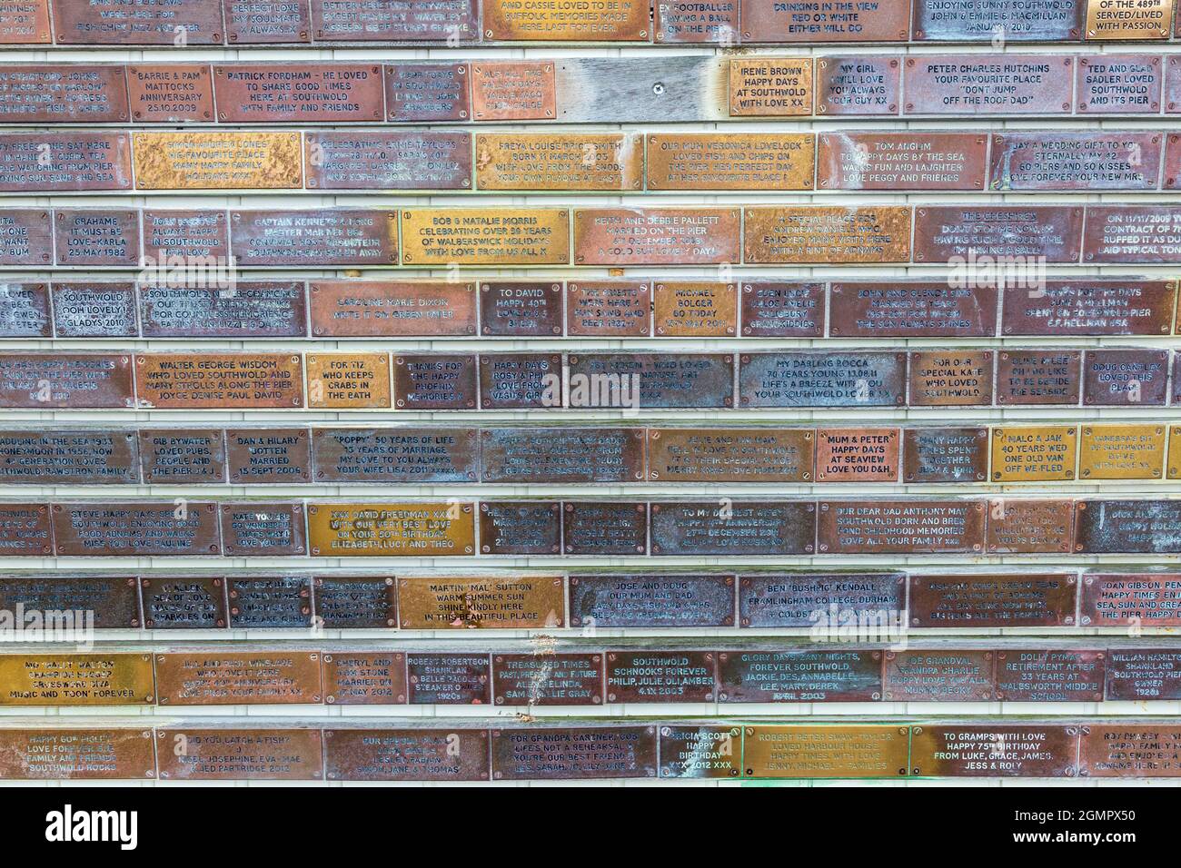 Plaques de célébration sur la jetée de Southwold, Suffolk, Angleterre Banque D'Images