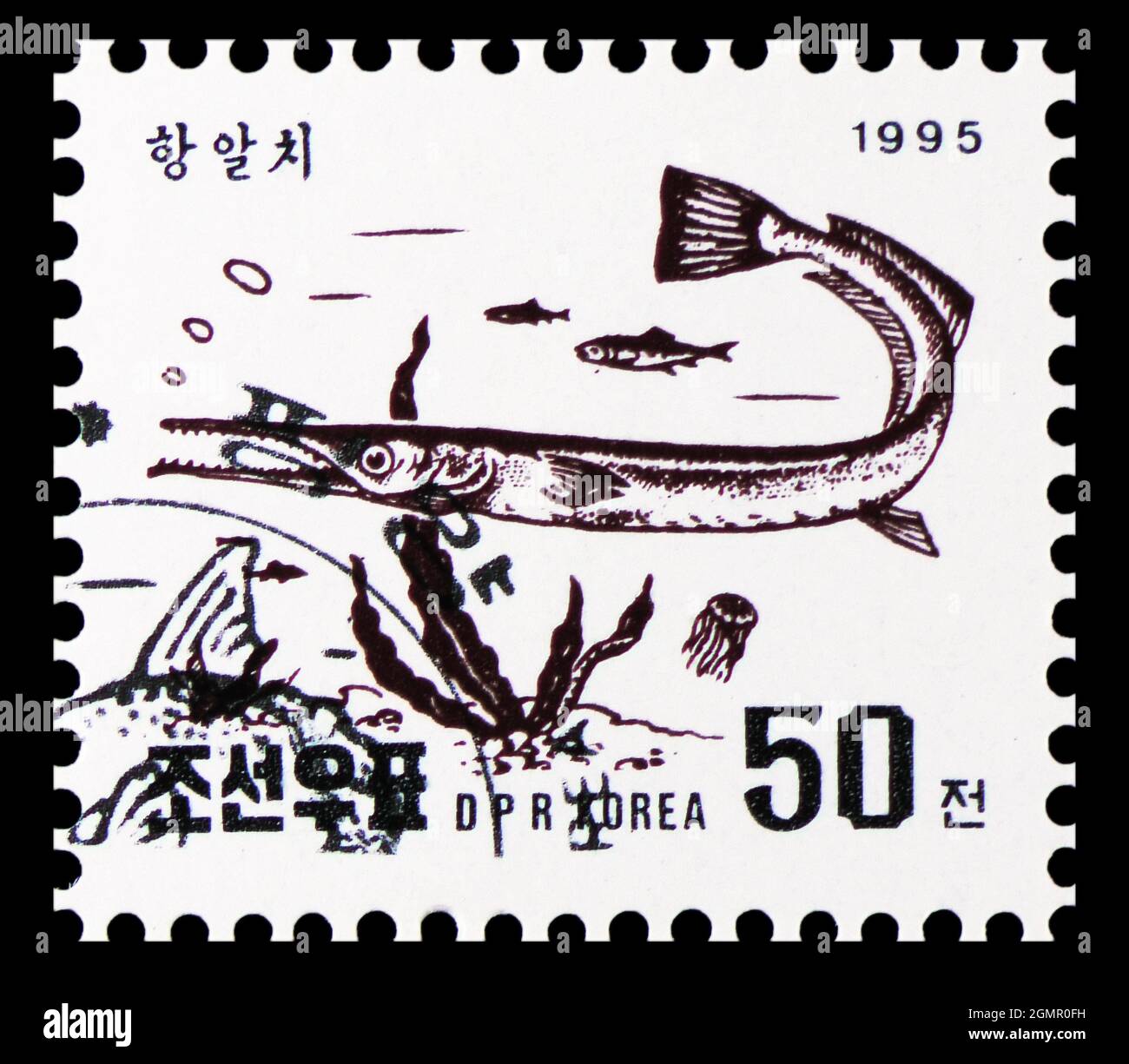 MOSCOU, RUSSIE - 31 JUILLET 2021 : le timbre-poste imprimé en Corée montre le poisson-aiguille Keel-Jawed (Tylosurus acus melanotus), poissons du seri de la mer orientale Banque D'Images