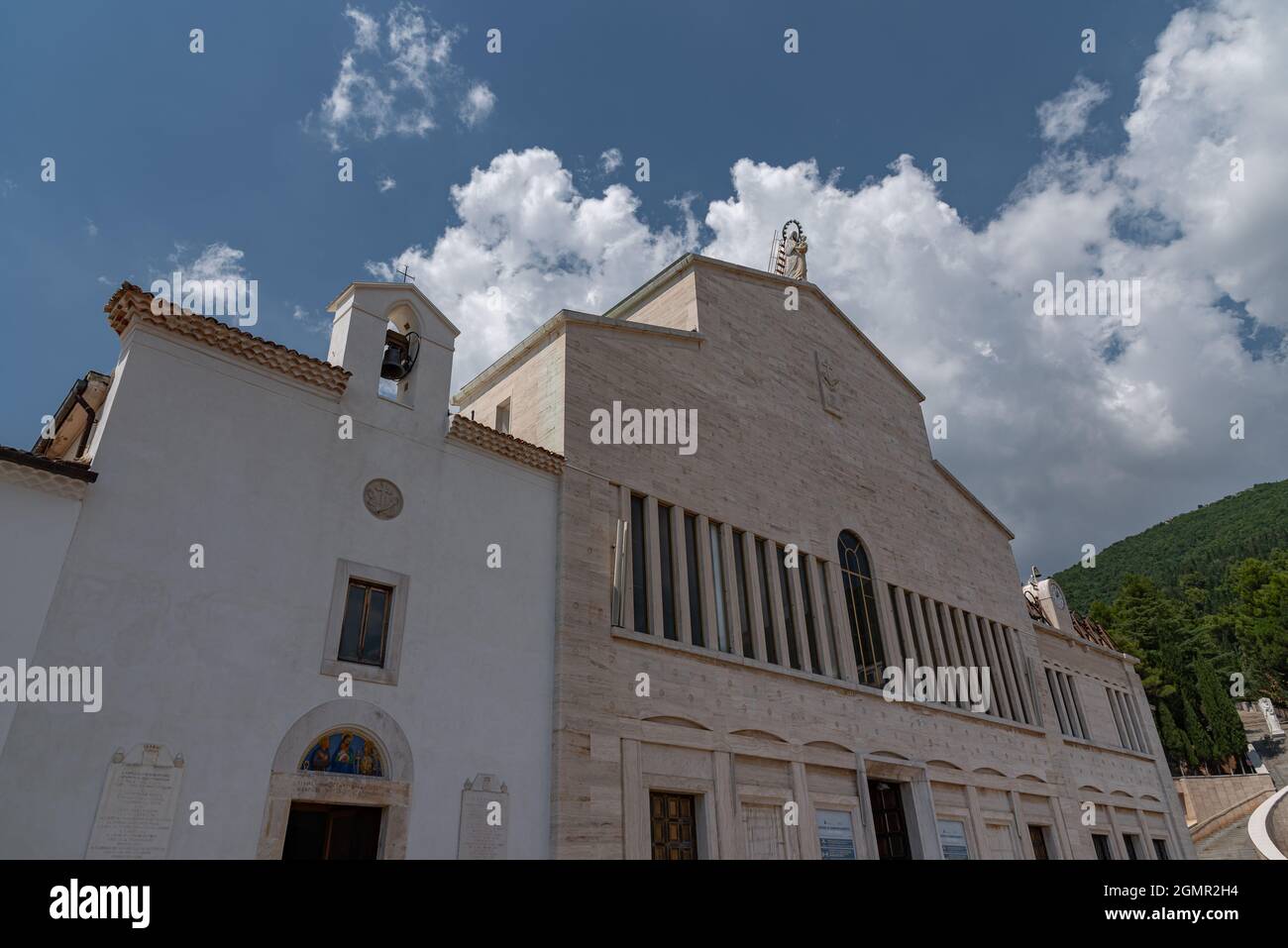 L'église de Santa Maria delle Grazie avec le couvent adjacent est universellement connu pour être l'endroit où Padre Pio de Pietrelcina a vécu, commencer Banque D'Images