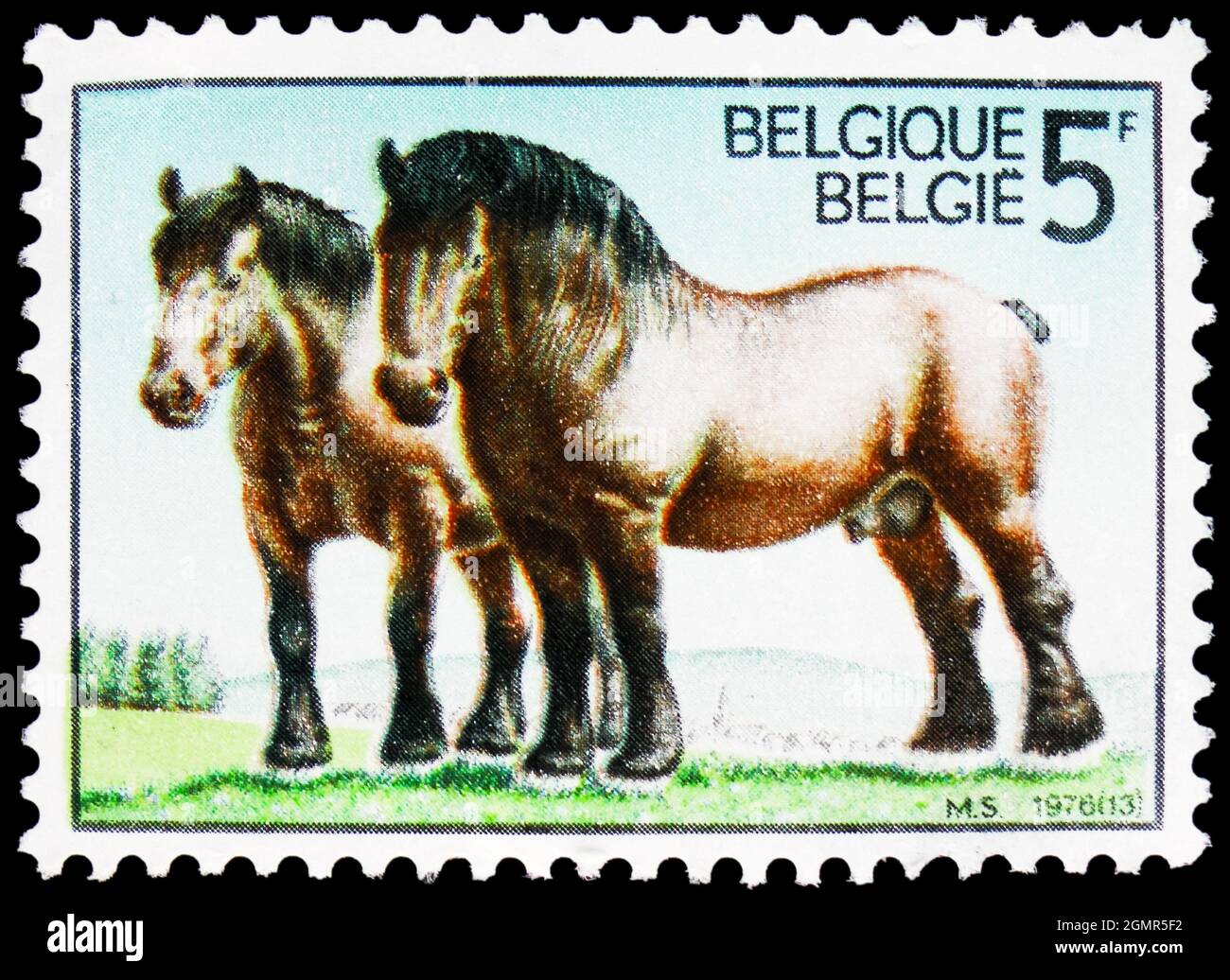 MOSCOU, RUSSIE - 31 JUILLET 2021 : le timbre-poste imprimé en Belgique montre le 50e anniversaire de la Société royale des Ardennes Draft Horses, vers 1976 Banque D'Images
