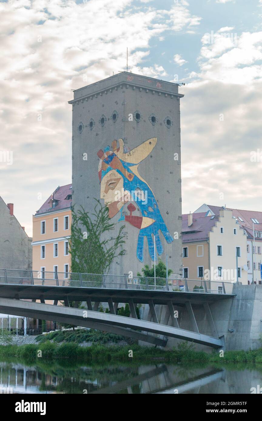 Gorlitz, Allemagne - 2 juin 2021: Moulin avec WAZE (Wizerererek Artystyczny Zjednoczonej Europy) art, image artistique de l'Europe unie par Vahan Bego. Vue Banque D'Images