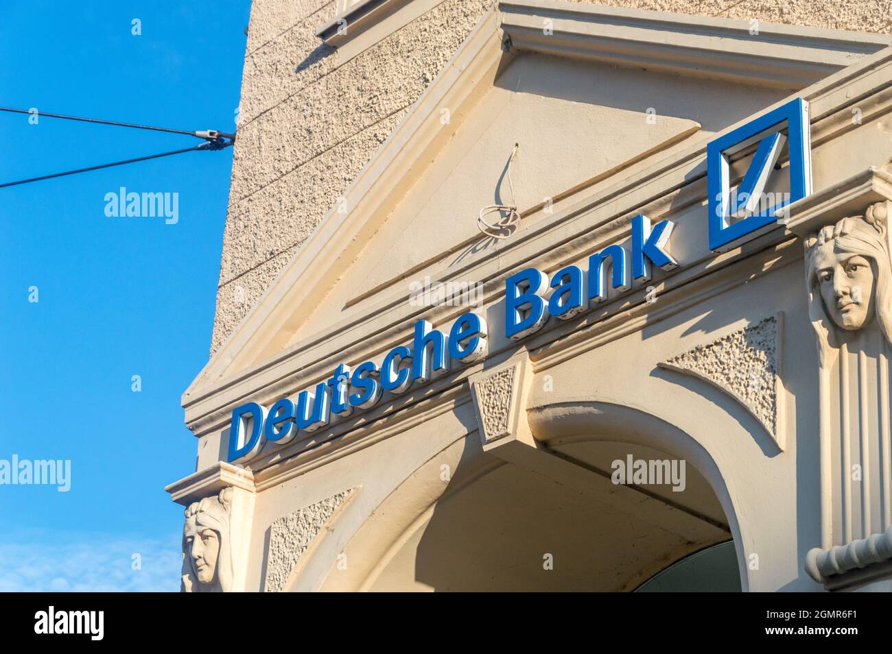 Gorlitz, Allemagne - 2 juin 2021 : signe et logo de Deutsche Bank AG. Deutsche Bank est un grand fournisseur de services financiers mondiaux allemand. Banque D'Images