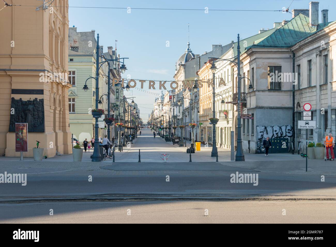 Lodz, Pologne - 7 juin 2021 : vue de la place de la liberté sur la rue Piotrkowska. Banque D'Images