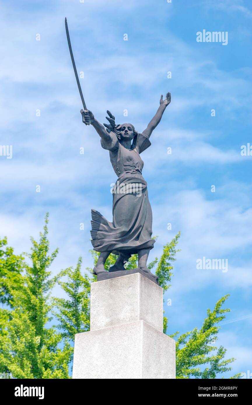 Cieszyn, Pologne - 5 juin 2021 : Monument des légionnaires silésiens à Cieszyn connu sous le nom de Cieszyn Nike. Banque D'Images