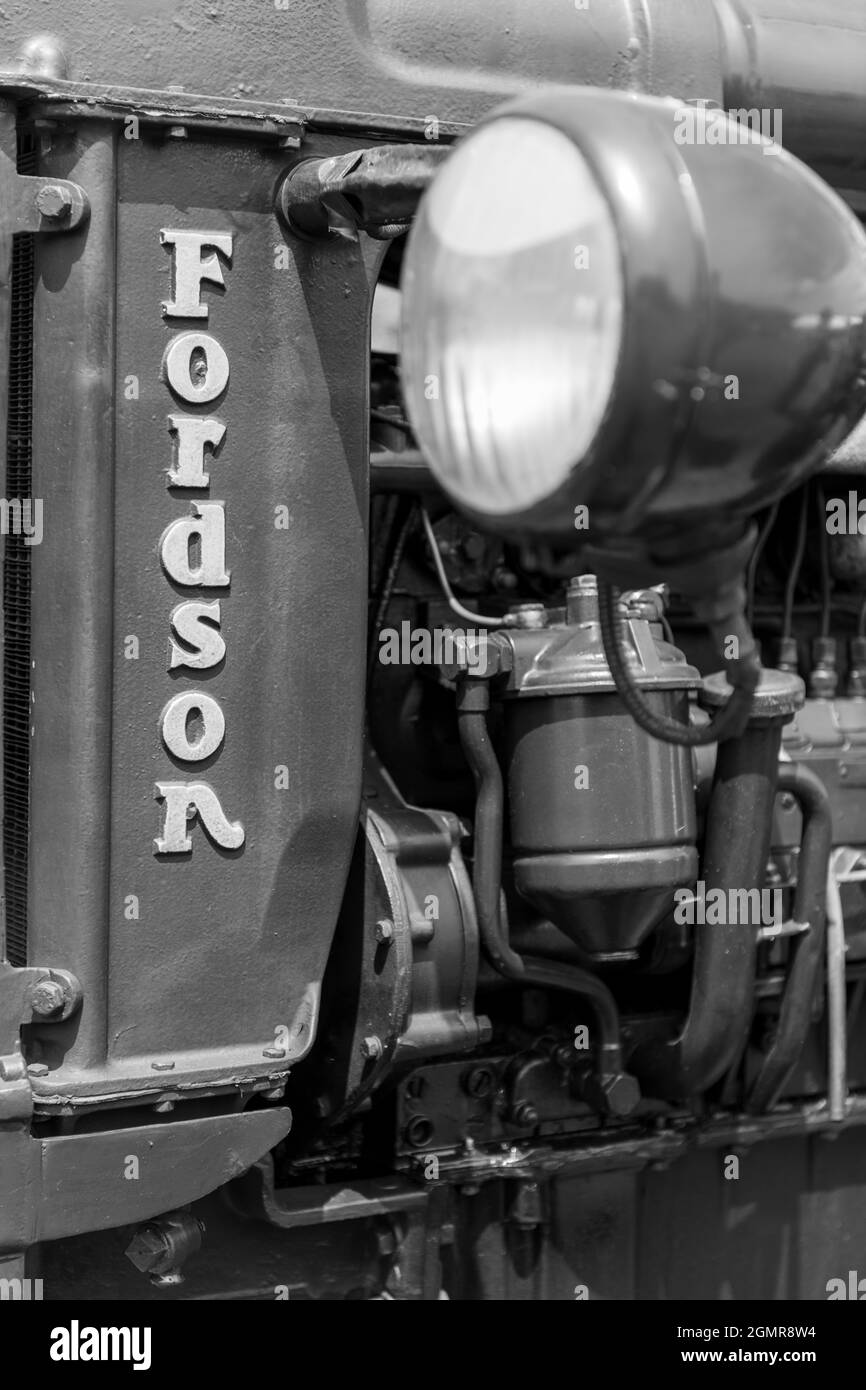 Honiton.Devon.United Kingdom.July 2nd 2021.Un tracteur Fordson d'époque restauré est exposé au Devon County Show. Banque D'Images