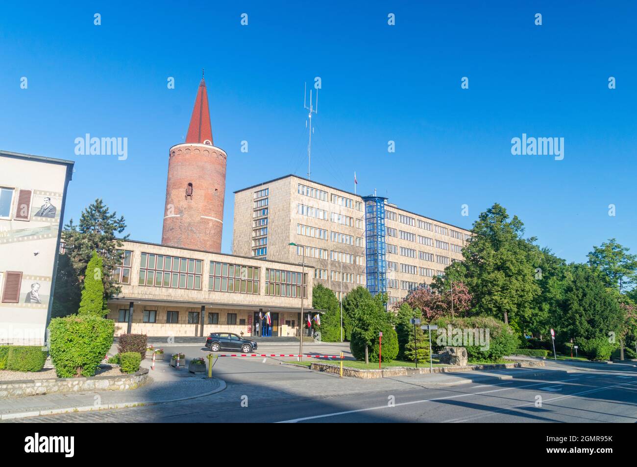 Opole, Pologne - 4 juin 2021 : Bureau Opole Voivodeship et Tour Piast. Banque D'Images