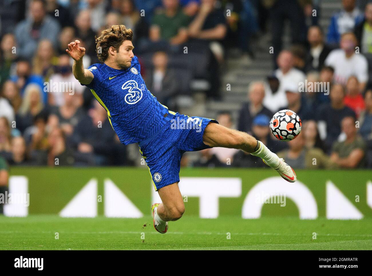 Londres, Royaume-Uni. 19 septembre 2021. Londres, Royaume-Uni. 19 septembre 2021. 19 septembre 2021 - Tottenham Hotspur v Chelsea - la Premier League Marcus Alonso pendant le match de la Premier League au stade Tottenham Hotspur. Crédit photo : © Mark pain / Alamy Live News crédit : Mark pain/Alamy Live News Banque D'Images